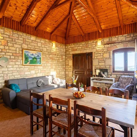 別荘 Mini Castle In Nature Fotini's Retreat Polilimnio Metamorfosi (Laconia)