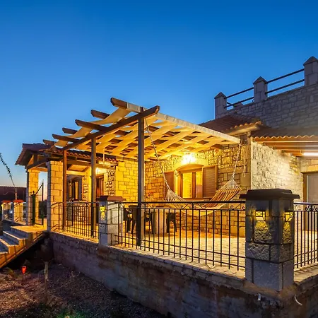 別荘 Mini Castle In Nature Fotini's Retreat Polilimnio *