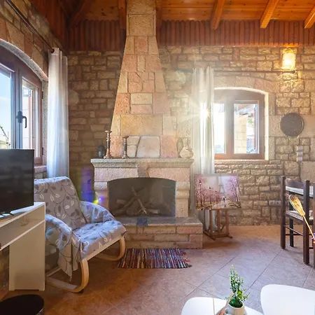 Mini Castle In Nature Fotini's Retreat Polilimnio Metamorfosi (Laconia)