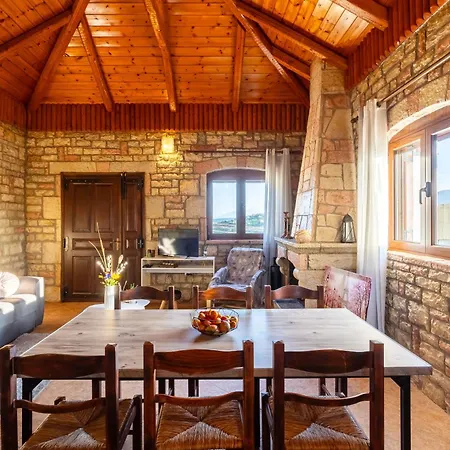 別荘 Mini Castle In Nature Fotini's Retreat Polilimnio Metamorfosi (Laconia)