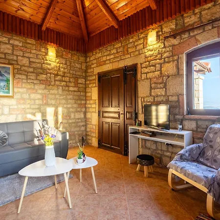 Mini Castle In Nature Fotini's Retreat Polilimnio * Metamorfosi (Laconia)