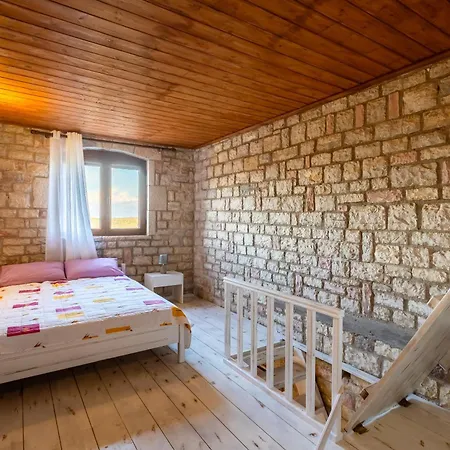 Mini Castle In Nature Fotini's Retreat Polilimnio Metamorfosi (Laconia)