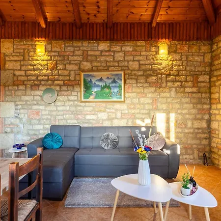 Mini Castle In Nature Fotini's Retreat Polilimnio Metamorfosi (Laconia)