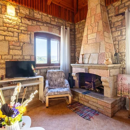 Mini Castle In Nature Fotini's Retreat Polilimnio Metamorfosi (Laconia)