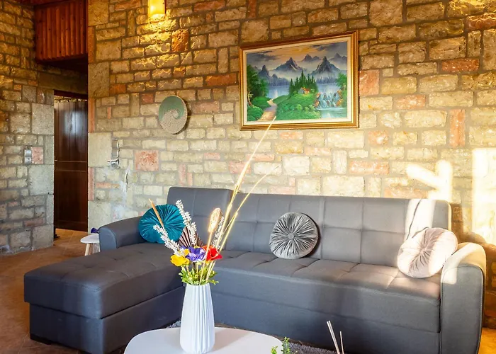 Mini Castle In Nature Fotini's Retreat Polilimnio Vakantiehuis Metamorfosi (Laconia)