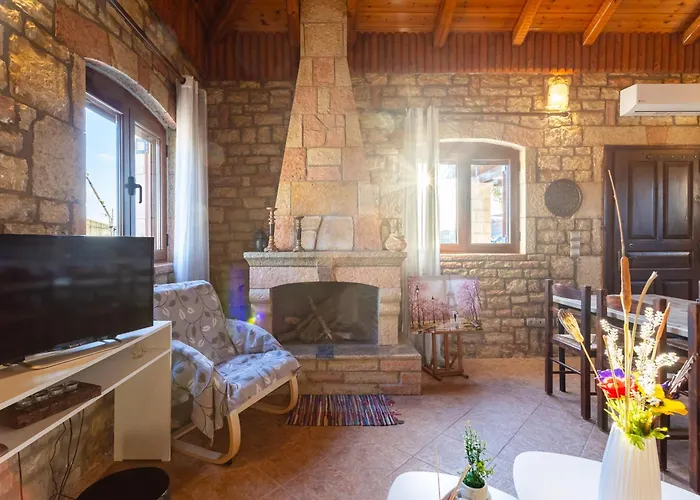 Mini Castle In Nature Fotini's Retreat Polilimnio Metamorfosi (Laconia)