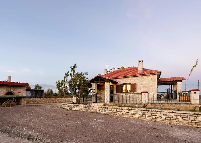 Mini Castle In Nature Fotini's Retreat Polilimnio Vakantiehuis