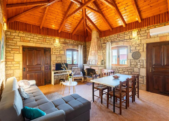 Mini Castle In Nature Fotini's Retreat Polilimnio Vakantiehuis *