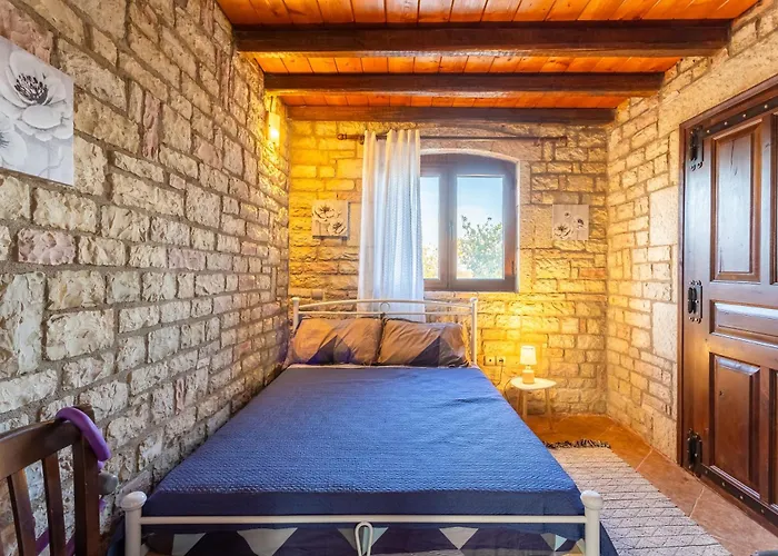 Mini Castle In Nature Fotini's Retreat Polilimnio Vakantiehuis