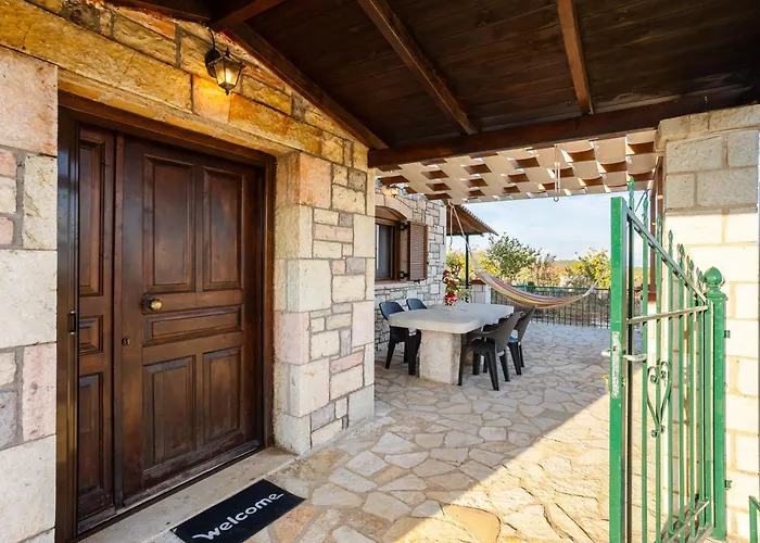 Mini Castle In Nature Fotini's Retreat Polilimnio Vakantiehuis Metamorfosi (Laconia)