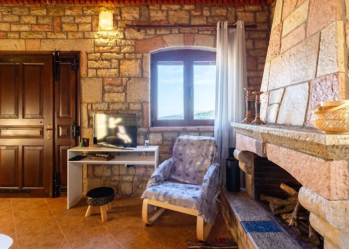 Mini Castle In Nature Fotini's Retreat Polilimnio Metamorfosi (Laconia)