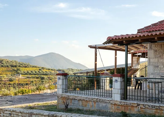 Mini Castle In Nature Fotini's Retreat Polilimnio Vakantiehuis