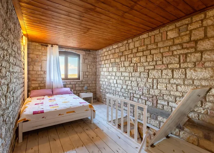 Mini Castle In Nature Fotini's Retreat Polilimnio Metamorfosi (Laconia)