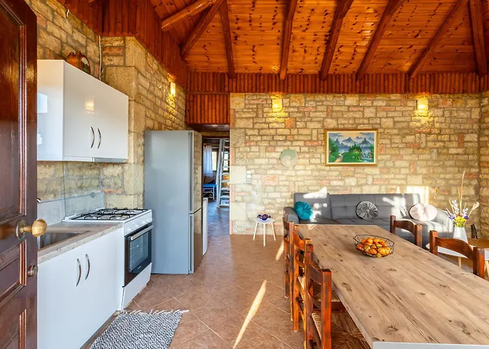 Vakantiehuis Mini Castle In Nature Fotini's Retreat Polilimnio Metamorfosi (Laconia)