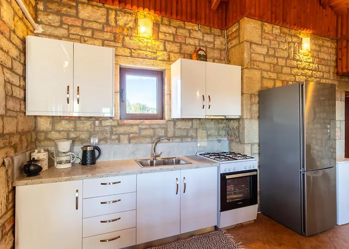 Mini Castle In Nature Fotini's Retreat Polilimnio Vakantiehuis *